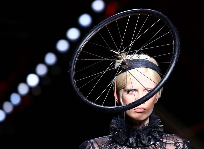 MİLANO MODA HAFTASININ ÖNE ÇIKANLARI