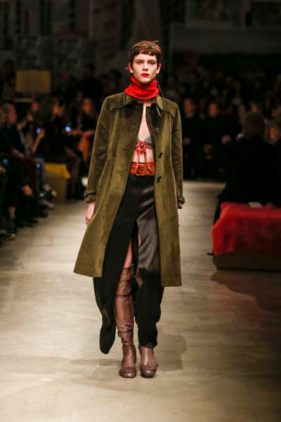 MİLANO MODA HAFTASININ ÖNE ÇIKANLARI