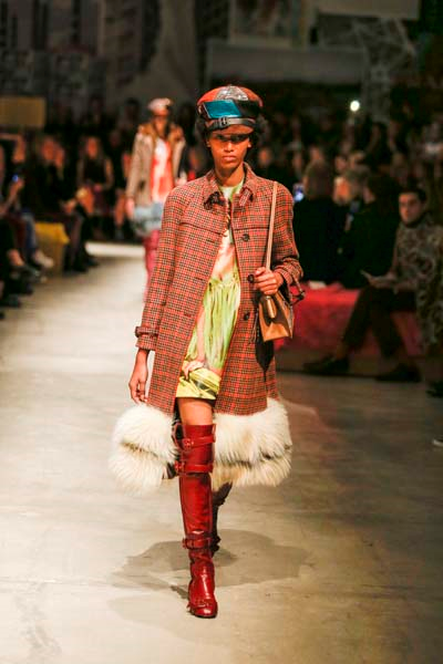 MİLANO MODA HAFTASININ ÖNE ÇIKANLARI