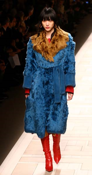 MİLANO MODA HAFTASININ ÖNE ÇIKANLARI