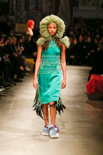 MİLANO MODA HAFTASININ ÖNE ÇIKANLARI