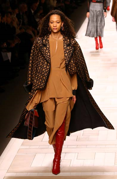 MİLANO MODA HAFTASININ ÖNE ÇIKANLARI