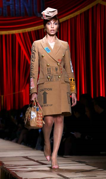 MİLANO MODA HAFTASININ ÖNE ÇIKANLARI