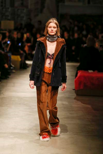 MİLANO MODA HAFTASININ ÖNE ÇIKANLARI