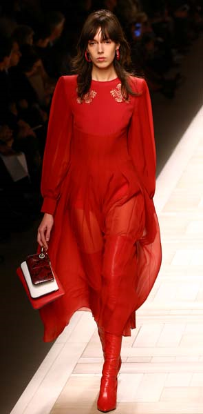 MİLANO MODA HAFTASININ ÖNE ÇIKANLARI