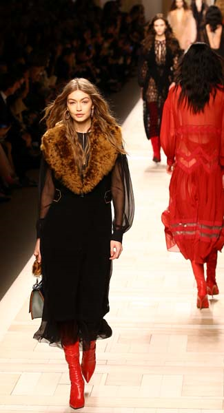 MİLANO MODA HAFTASININ ÖNE ÇIKANLARI