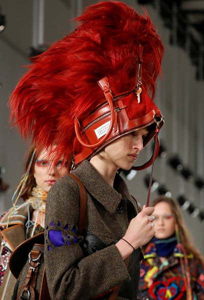 PARİS MODA HAFTASI DEVAM EDİYOR