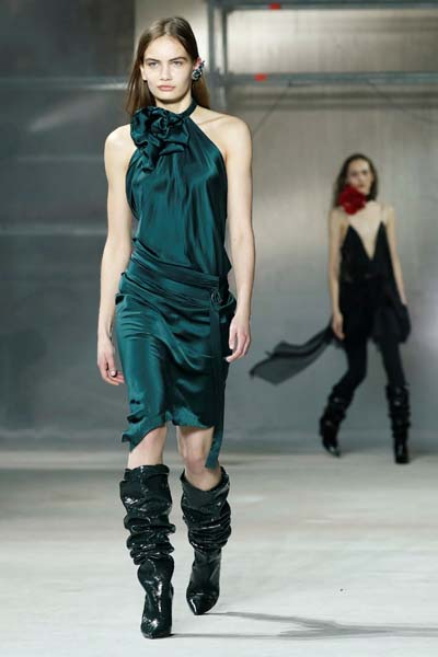 PARİS MODA HAFTASI DEVAM EDİYOR