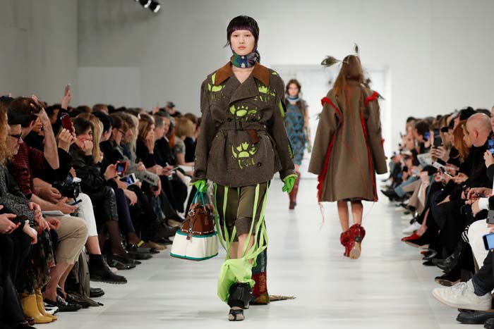 PARİS MODA HAFTASI DEVAM EDİYOR