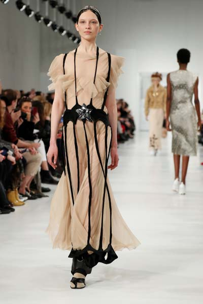 PARİS MODA HAFTASI DEVAM EDİYOR