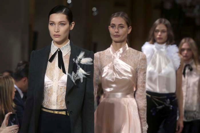 PARİS MODA HAFTASI DEVAM EDİYOR