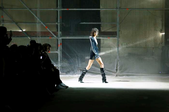 PARİS MODA HAFTASI DEVAM EDİYOR