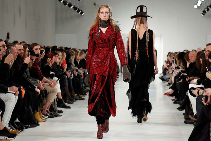 PARİS MODA HAFTASI DEVAM EDİYOR