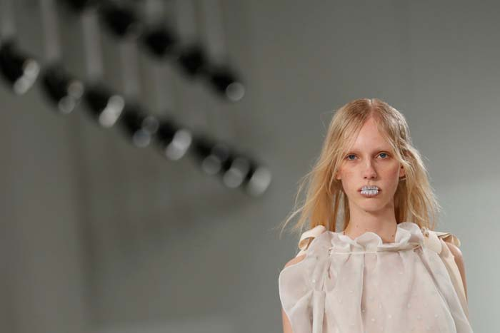 PARİS MODA HAFTASI DEVAM EDİYOR