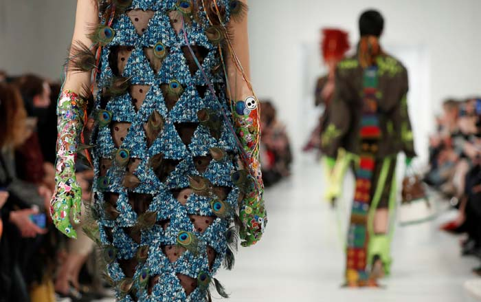 PARİS MODA HAFTASI DEVAM EDİYOR