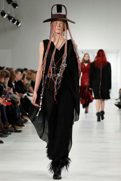 PARİS MODA HAFTASI DEVAM EDİYOR