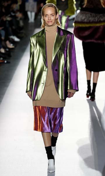 PARİS MODA HAFTASI DEVAM EDİYOR