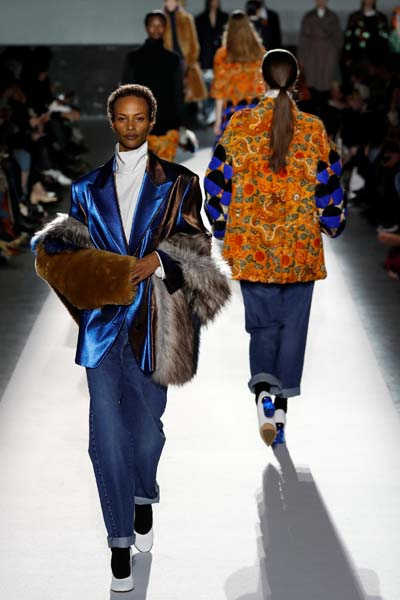 PARİS MODA HAFTASI DEVAM EDİYOR