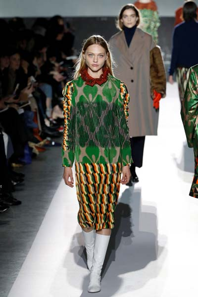 PARİS MODA HAFTASI DEVAM EDİYOR