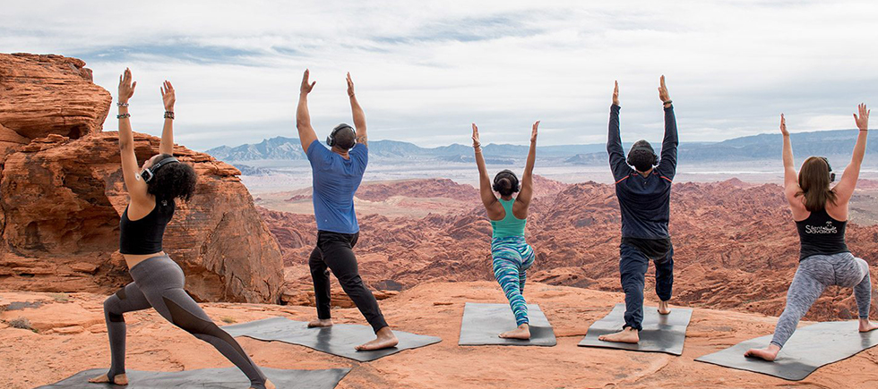 NEVADA ÇÖLÜ’NDE YOGA