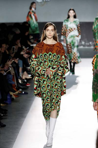 PARİS MODA HAFTASI DEVAM EDİYOR