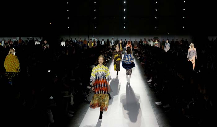 PARİS MODA HAFTASI DEVAM EDİYOR