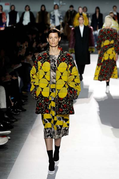 PARİS MODA HAFTASI DEVAM EDİYOR