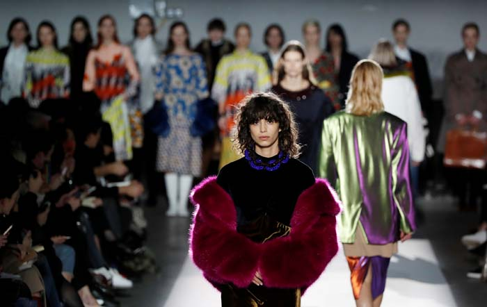 PARİS MODA HAFTASI DEVAM EDİYOR