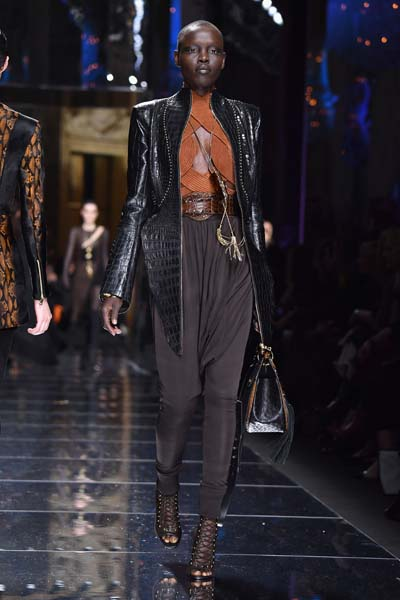 PARİS MODA HAFTASININ ASİSİ