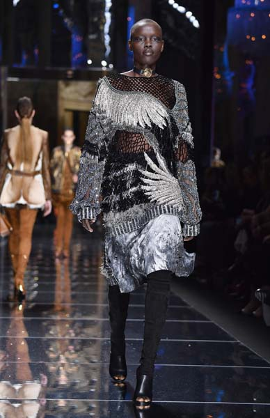 PARİS MODA HAFTASININ ASİSİ