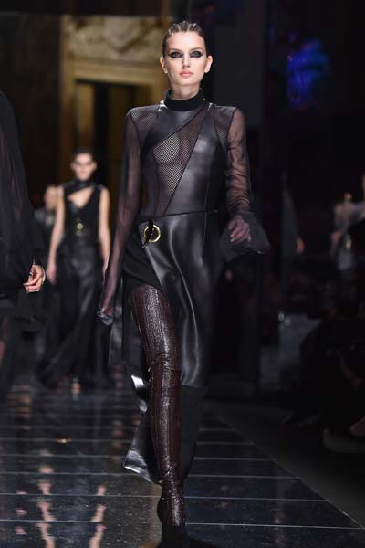 PARİS MODA HAFTASININ ASİSİ