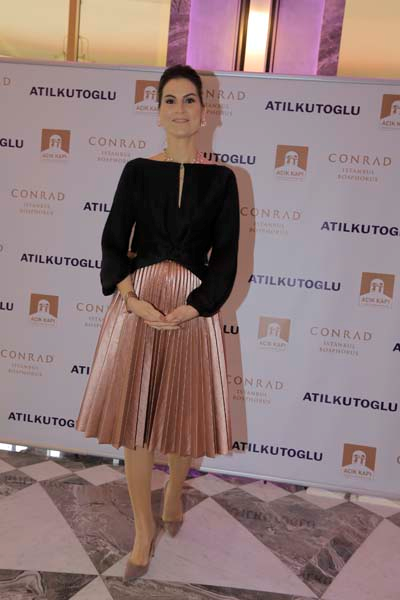 DERNEK YARARINA ATIL KUTOĞLU DEFİLESİ