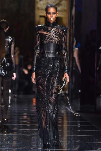 PARİS MODA HAFTASININ ASİSİ