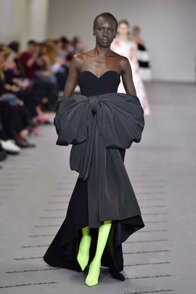 BALENCIAGA’NIN İLK GÜNLERİNE GÖNDERMELER