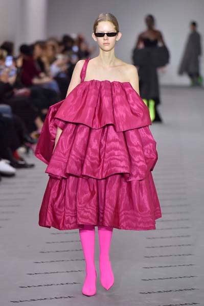 BALENCIAGA’NIN İLK GÜNLERİNE GÖNDERMELER