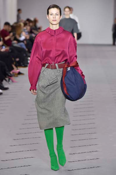 BALENCIAGA’NIN İLK GÜNLERİNE GÖNDERMELER