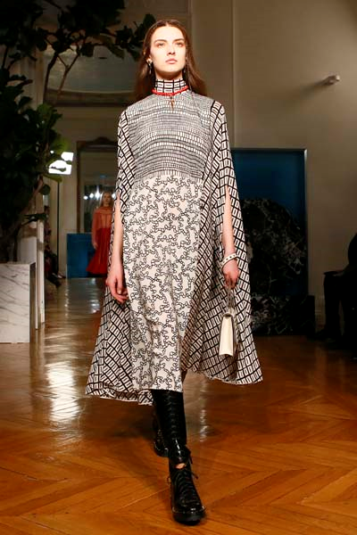 VALENTINO ROMANTİZMİ