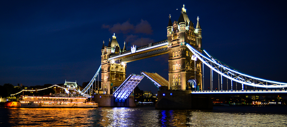 IŞIK GÖSTERİLERİ