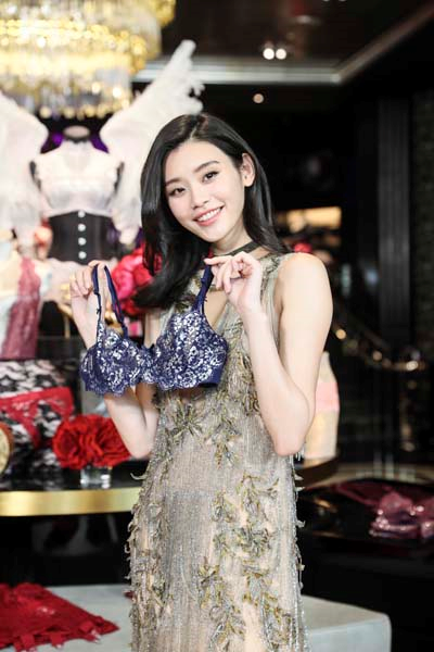 MELEKLER ŞİMDİ ŞANGAY’DA