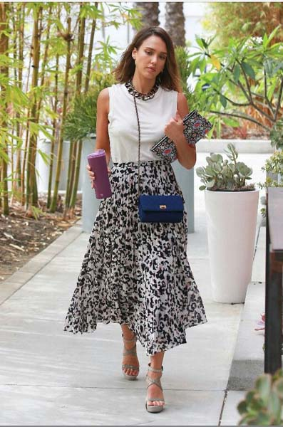 JESSICA ALBA VE ÇANTALARI