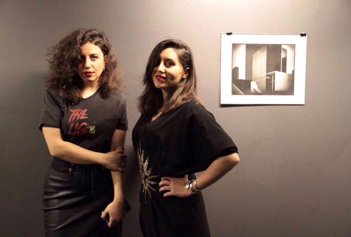 BİR HİKAYEDEN YOLA ÇIKIYOR