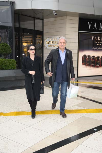 BABA KIZ ALIŞVERİŞTE