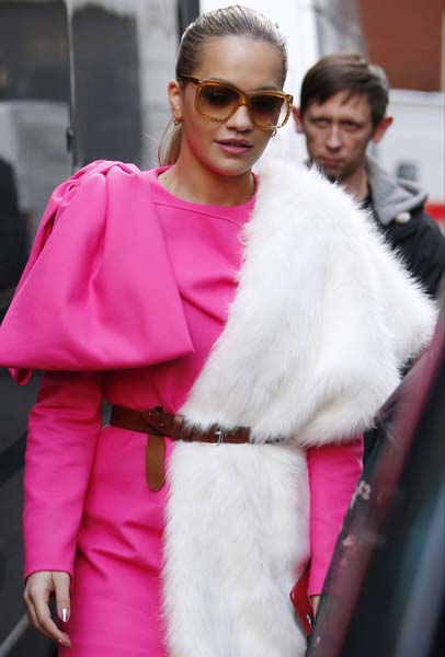 PEMBELER İÇİNDE RITA ORA