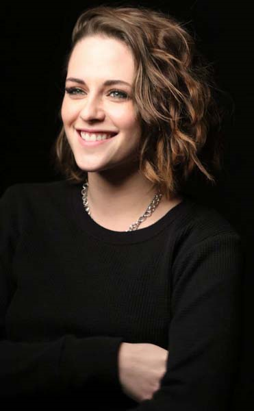 KIRMIZI HALIDA BÜYÜYEN ÜNLÜLER 