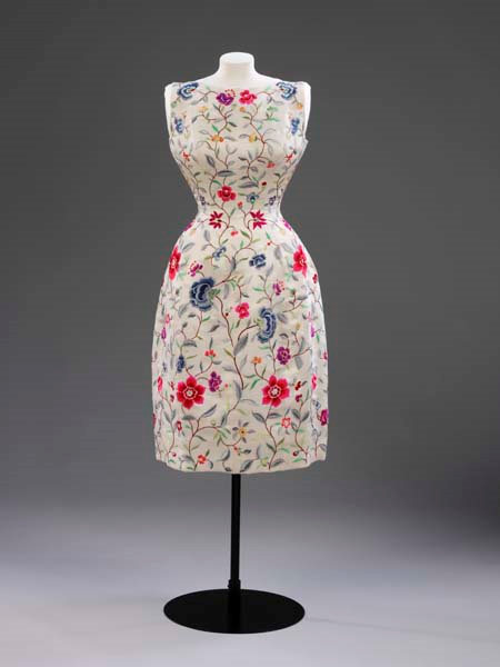 KADIN SİLÜETİNİN DEVRİMİ