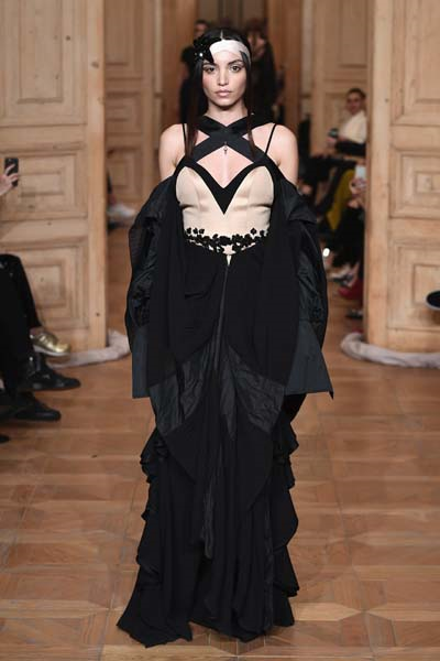 MBFWI ÖZLEM SÜER DEFİLESİ