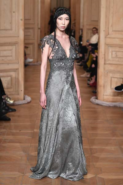 MBFWI ÖZLEM SÜER DEFİLESİ