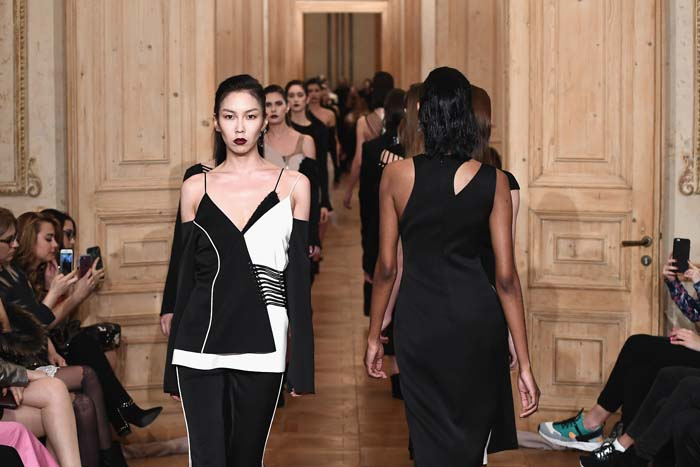 MBFWI İKİNCİ DEFİLESİ BURÇE BEKREK