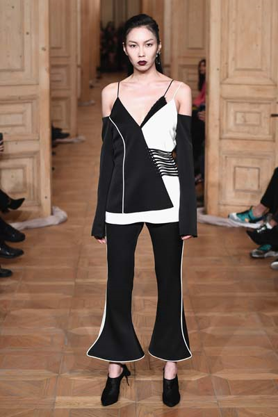 MBFWI İKİNCİ DEFİLESİ BURÇE BEKREK