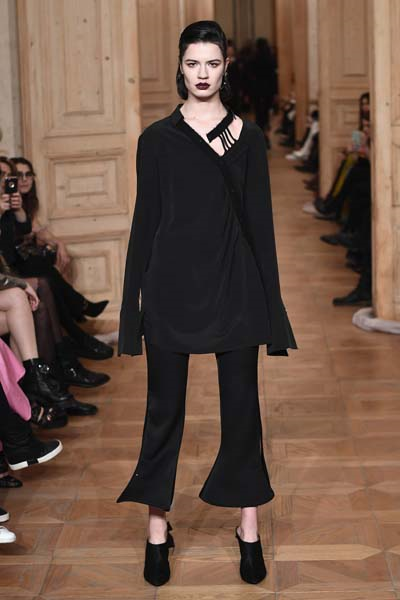 MBFWI İKİNCİ DEFİLESİ BURÇE BEKREK